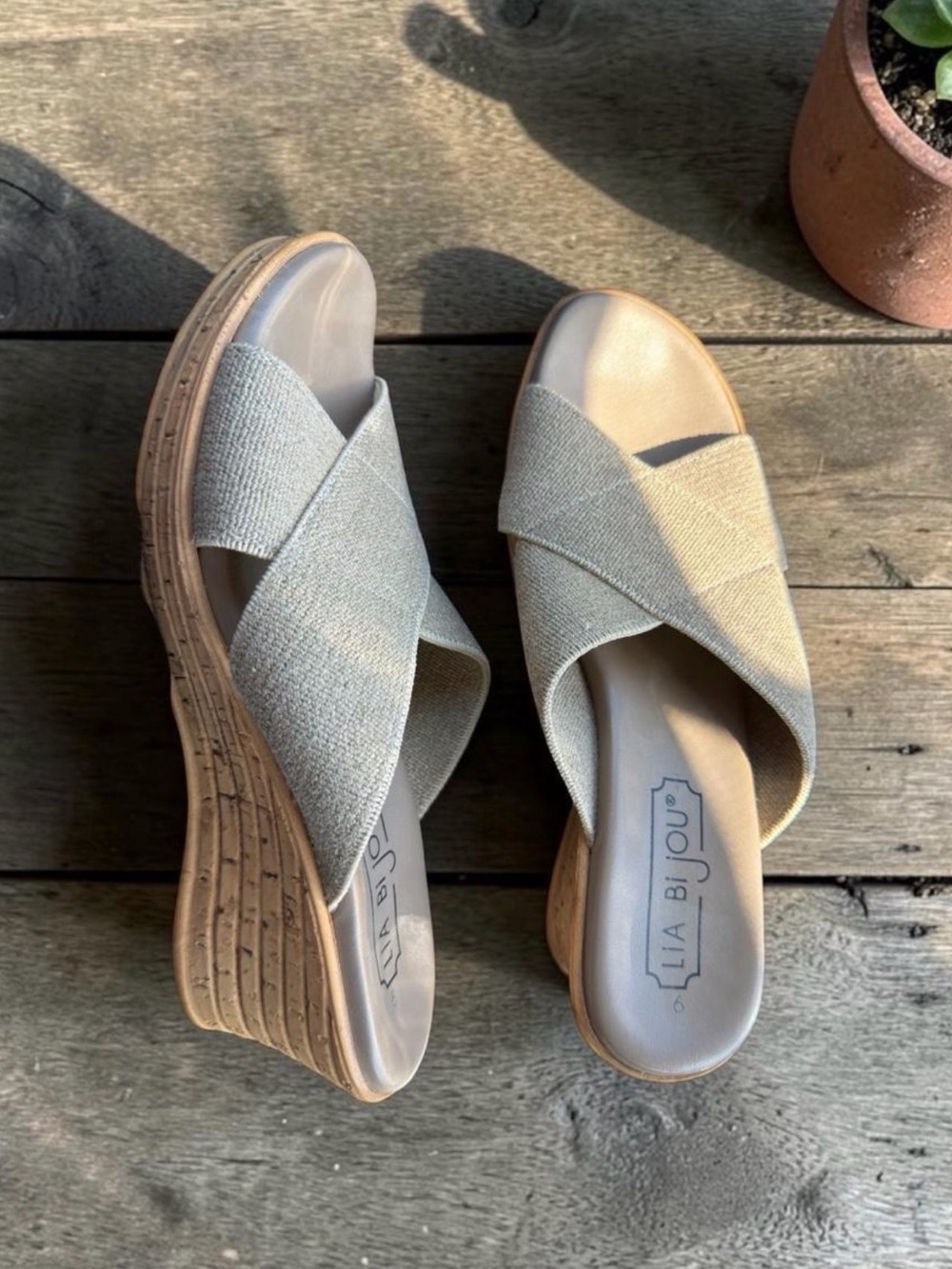 Like New Stretchy Wedge Heel